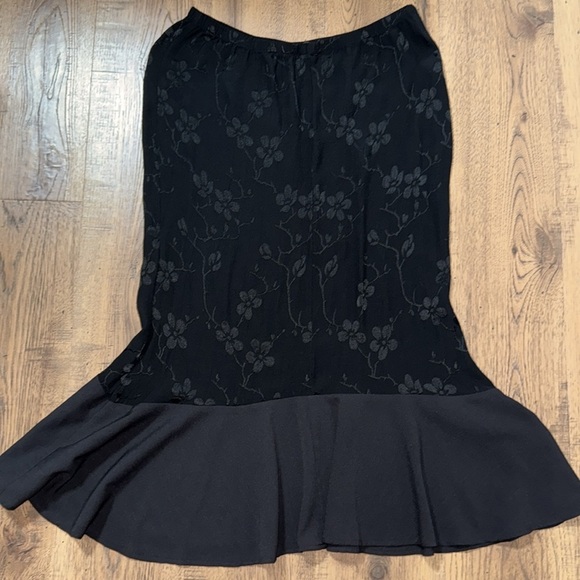 SPENCER ALEXIS Elegant Black Floral Skirt - Picture 5 of 7